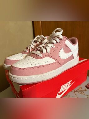 Nike Women's Pink and White Low-Top Athletic Sneakers